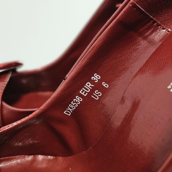 Vangelo wine red faux patent leather stiletto pumps, size 6. - Picture 4 of 7